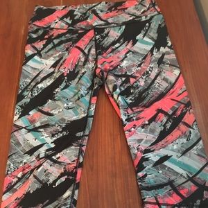 Awesome fabletics sz large Capri yoga pants